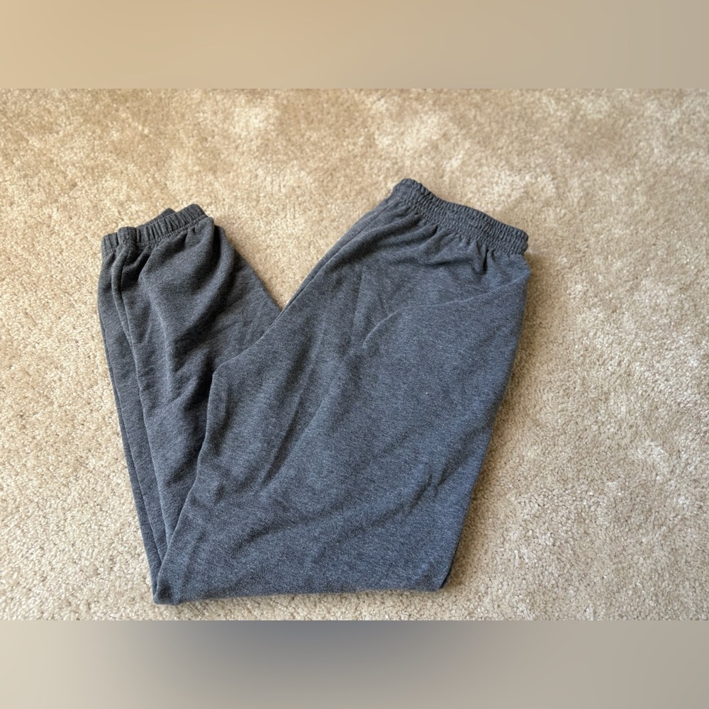 Gray Sweatpants - Basic jogger style w/ pockets - M - Excellent condition